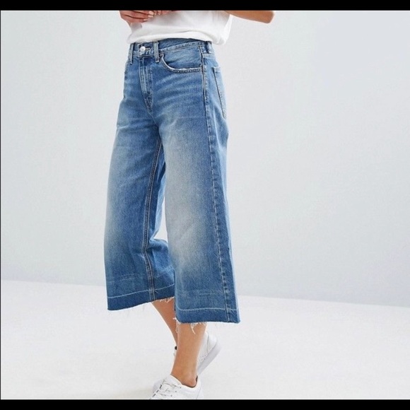Levi’s Wide Leg Cropped Jeans